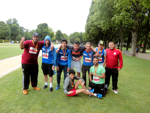 Educateurs et jeunes après les 20 km de Bruxelles