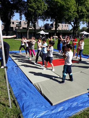 Enfants qui font du sport à la Journée Multisports